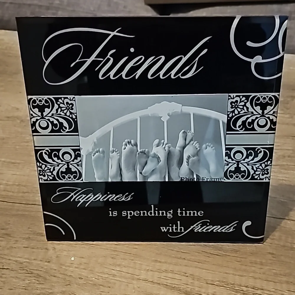 Friends Photo Frame - Picture 2 of 3